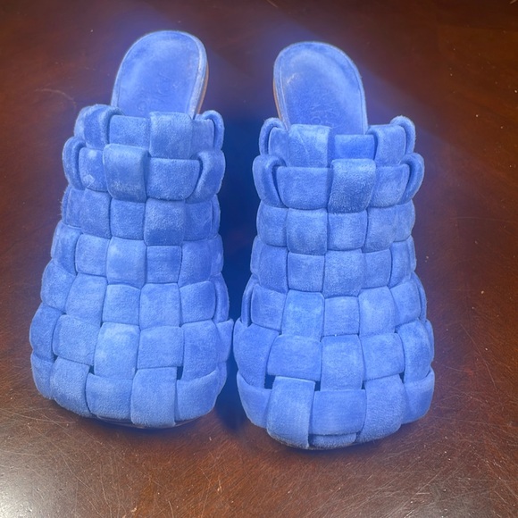 A.W.A.K.E MODE
6.5
Color: Cornflower - Picture 1 of 3